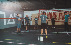 Gruppo Crossfit durante l'allenamento