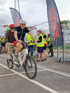 Un equipaggio tandem al Motovelodromo di Torino, durante l'open day del tandem, 10 maggio 2023