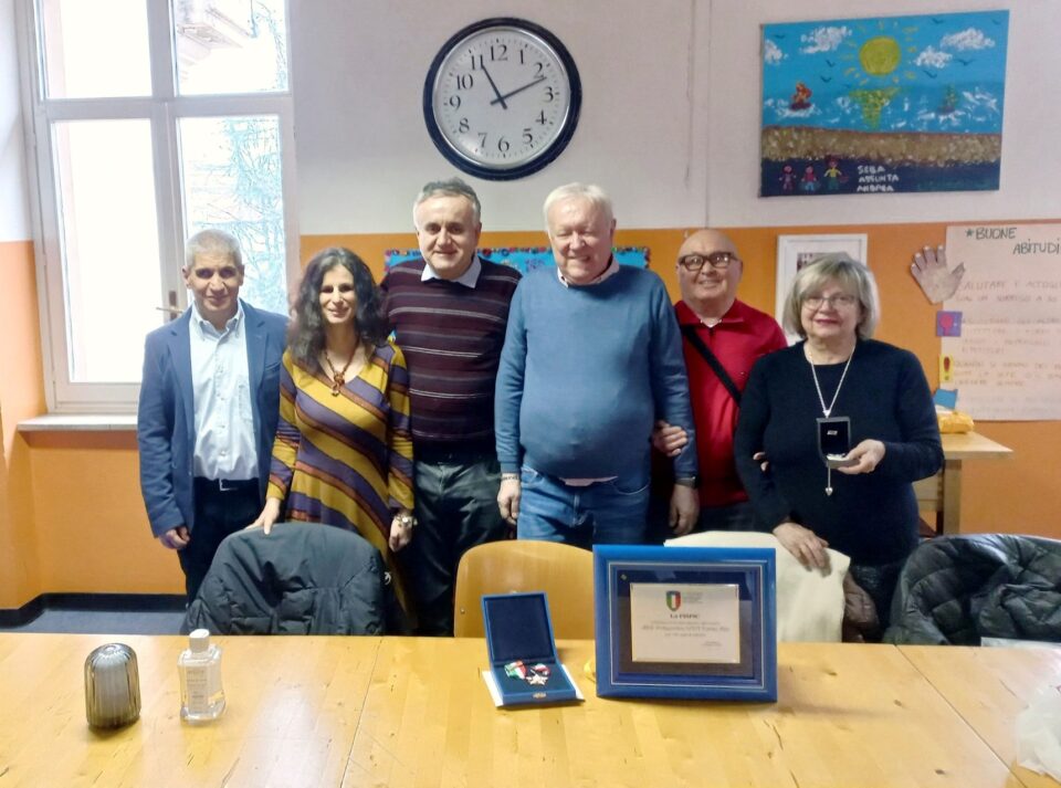 Foto di gruppo con il direttivo uscente della Polisportiva e il presidente UICI torino. Da sinistra, Angelo Panzarea, Elena Bussino, Gianni Laiolo, Ivano Zardi, Giuseppe Valentini, Ester Piattica.